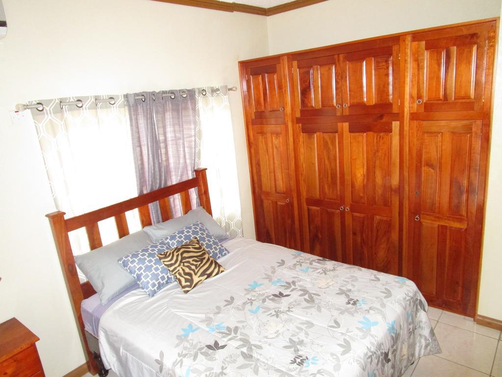 The Residence Portmore Apartments Exterior foto